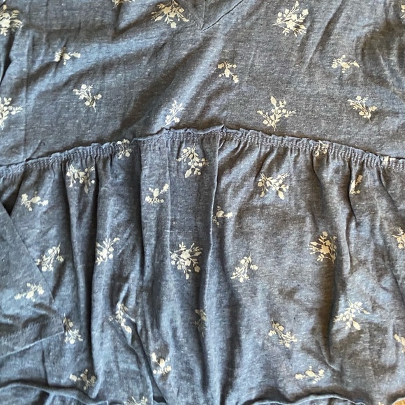 Francescas NWT Blue Floral Long Sleeve Top - Picture 2 of 4